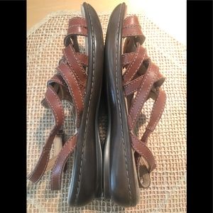 NATURALIZER’S SZ8W Strappy SANDALS